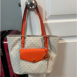 Michael kors tote purse excellent condition never used